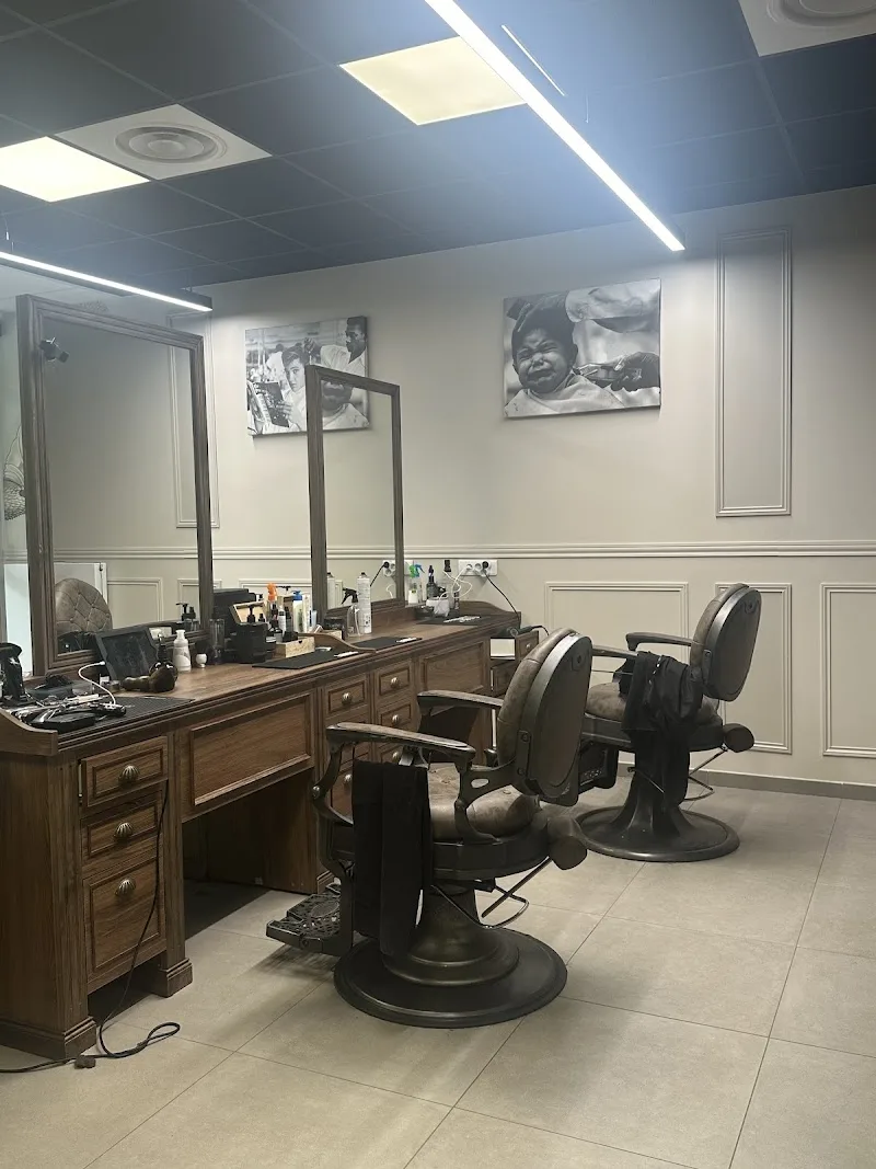 LES VILAINS BARBER (Mons)