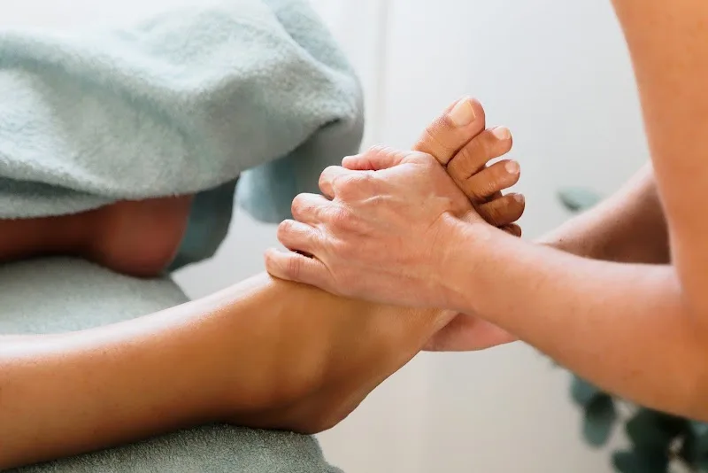coquelicot détente la rochelle - massages californien - chi nei tsang - trager® - réflexologie - visage âge - prénatal - Massage La Rochelle - Photo de couverture - OneBooking