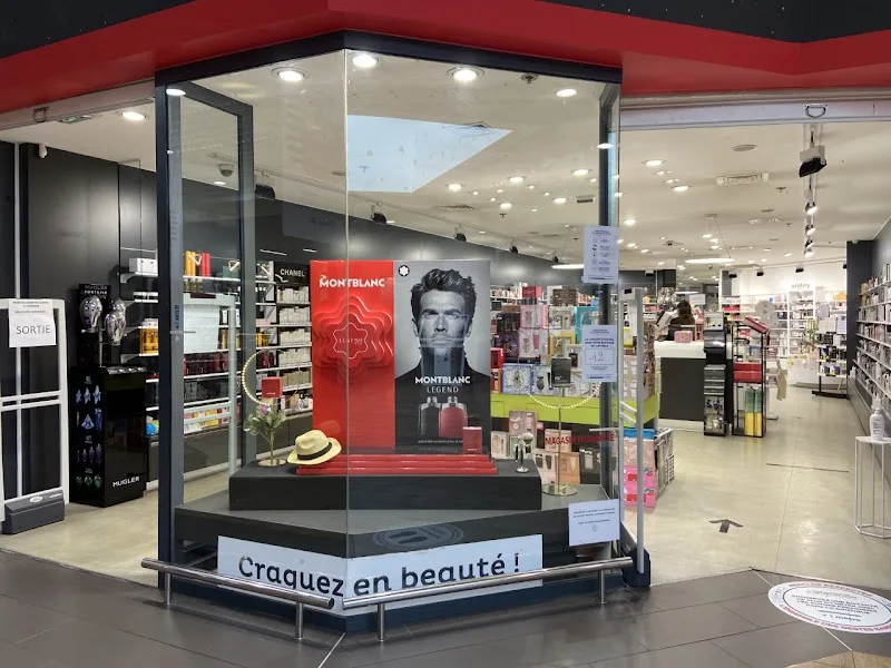 Parfumerie Auchan Mezzavia - Maquillage Ajaccio - Photo de couverture - OneBooking
