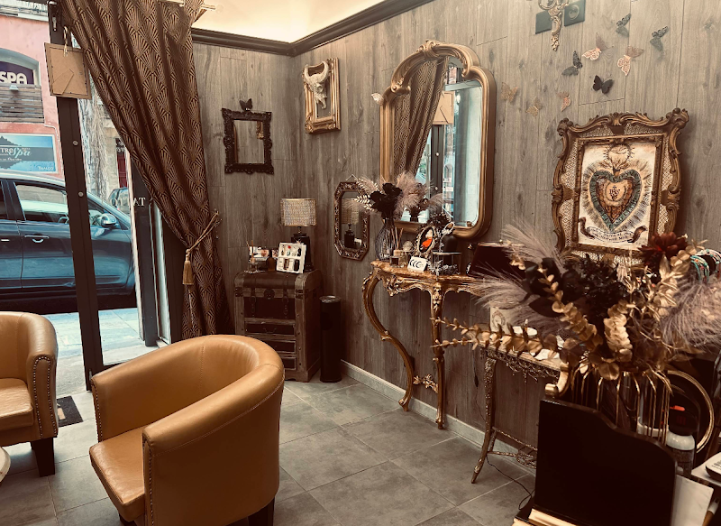 Clinique de maquillage permanent à Bastia - Mia de la Louve noire - Esthetik'art dermo