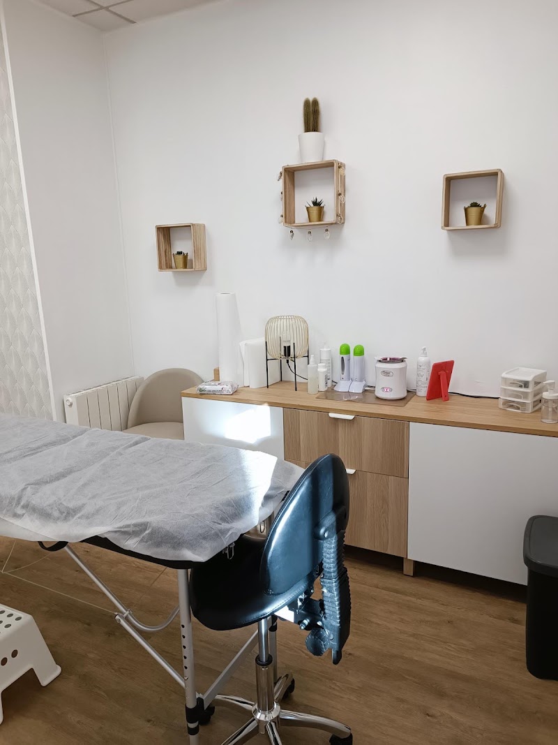 Louisa D. institut de beaute - Sourcils & cils Nancy - Photo de couverture - OneBooking