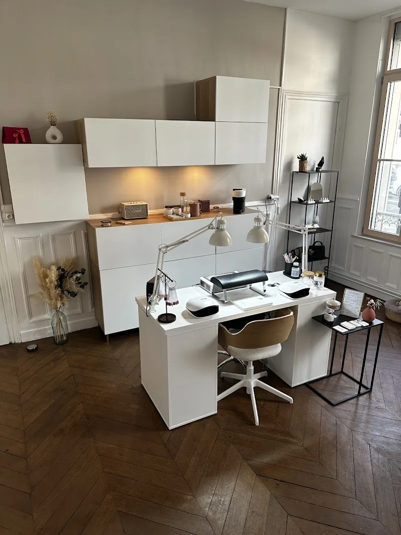 Jane B - Manucure - Onglerie Amiens - Photo de couverture - OneBooking