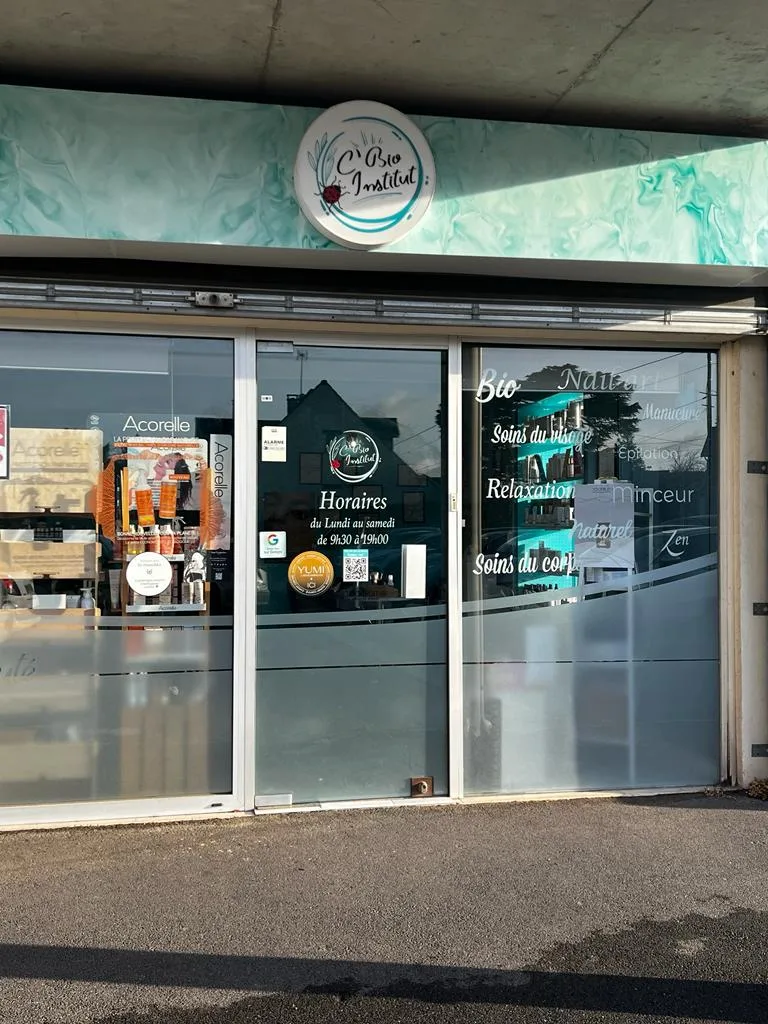 Sun Cosmetics France - Maquillage Lyon - Photo de couverture - OneBooking