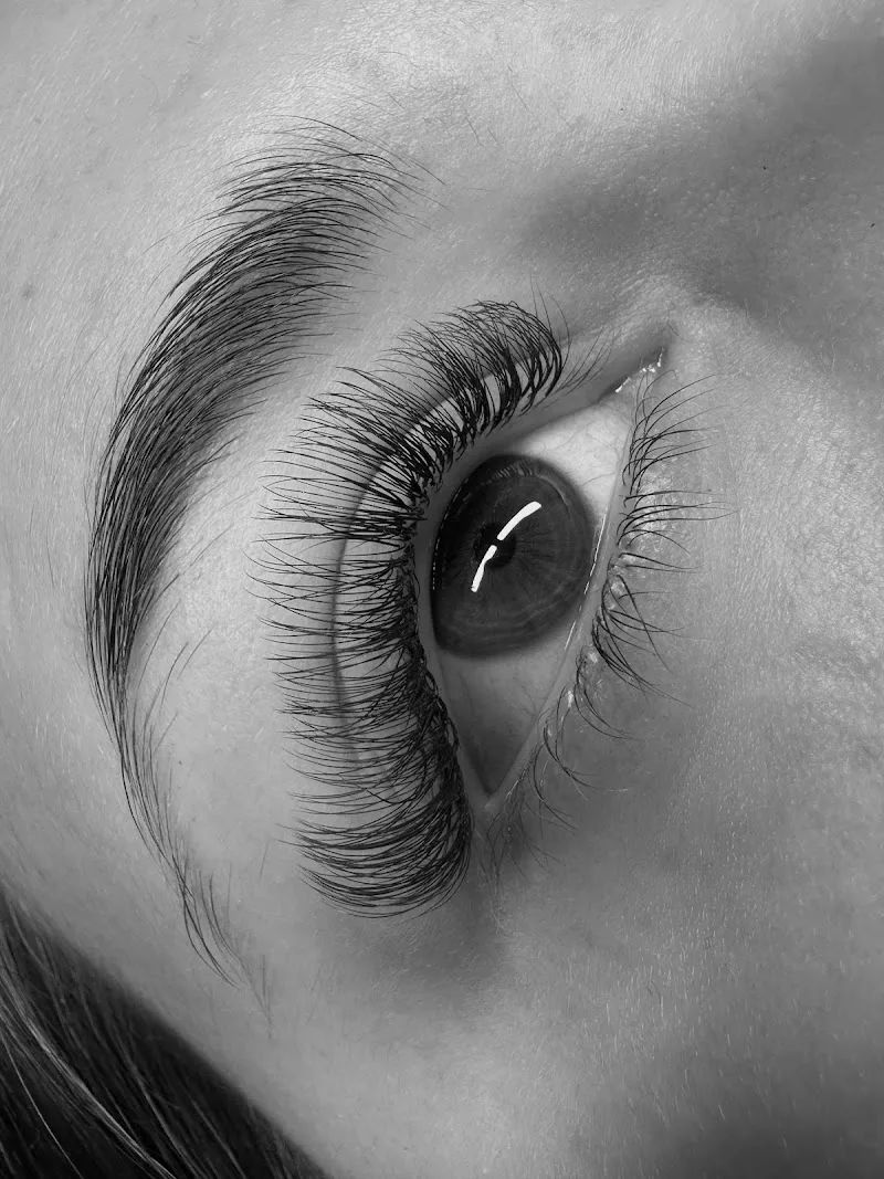 Extensions de cils - Mérignac - Sourcils & cils Bordeaux - Photo de couverture - OneBooking