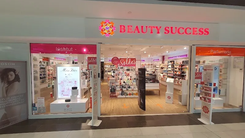 Beauty Success Centre Co Intermarché Longchamps - Parfumerie & Institut - Onglerie Rennes - Photo de couverture - OneBooking