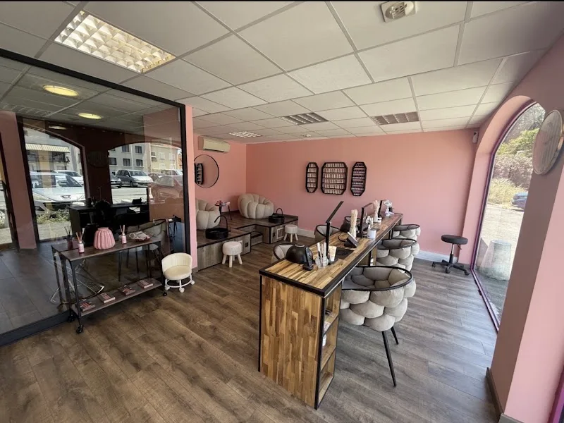 Sysy Beauty Glam - Onglerie Perpignan - Photo de couverture - OneBooking