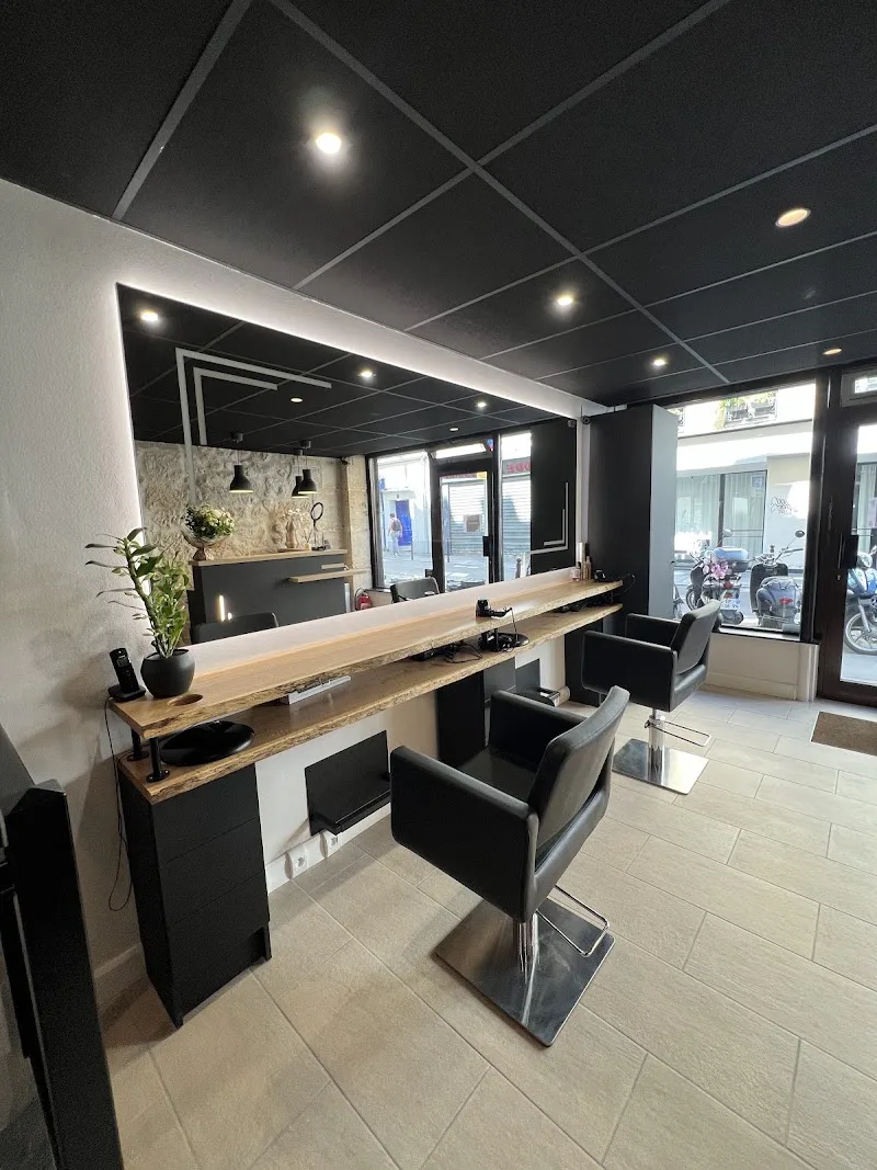 Le Salon d'Hélo - Coiffure Paris - Photo de couverture - OneBooking