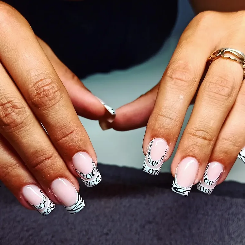 Fl'ongles et cils (à domicile) - Onglerie Bayonne - Photo de couverture - OneBooking