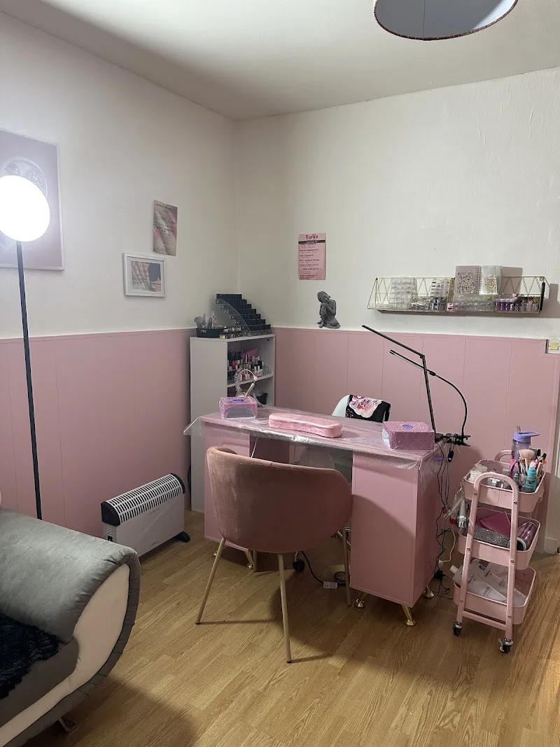 Loana_beauty_s - Sourcils & cils Grenoble - Photo de couverture - OneBooking