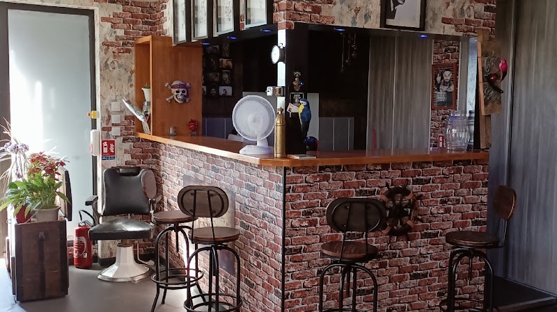 Pirate barber & co