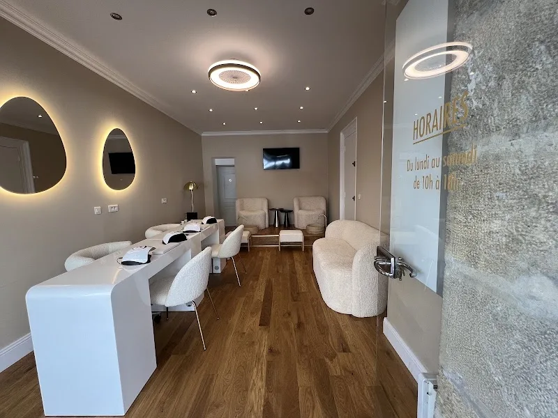 Bordeaux Manucure - Onglerie Bordeaux - Photo de couverture - OneBooking