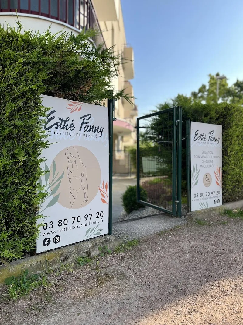 Esthe Fanny - Onglerie Dijon - Photo de couverture - OneBooking