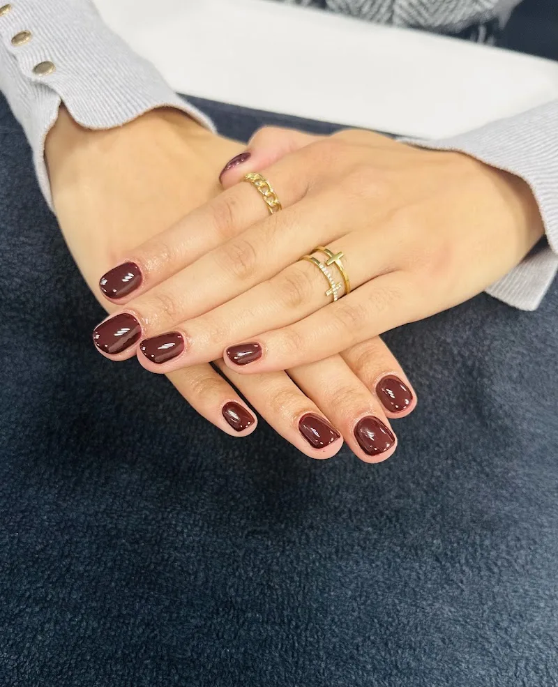 Alina Alynails Onglerie à domicile - Onglerie Paris - Photo de couverture - OneBooking