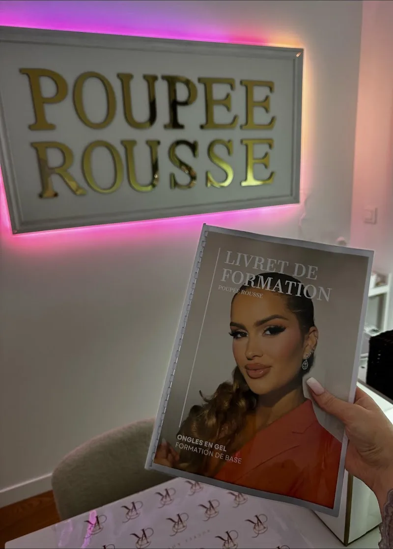 Poupée Rousse - Nail artist / Formatrice - Ongles/ Sourcils