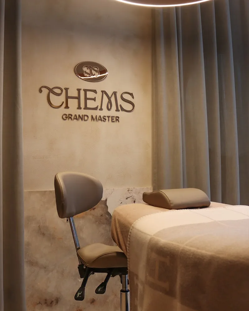 Chems Academy - Formations MicroBlading Shading & Maquillage Semi-Permanent - Maquillage Lille - Photo de couverture - OneBooking