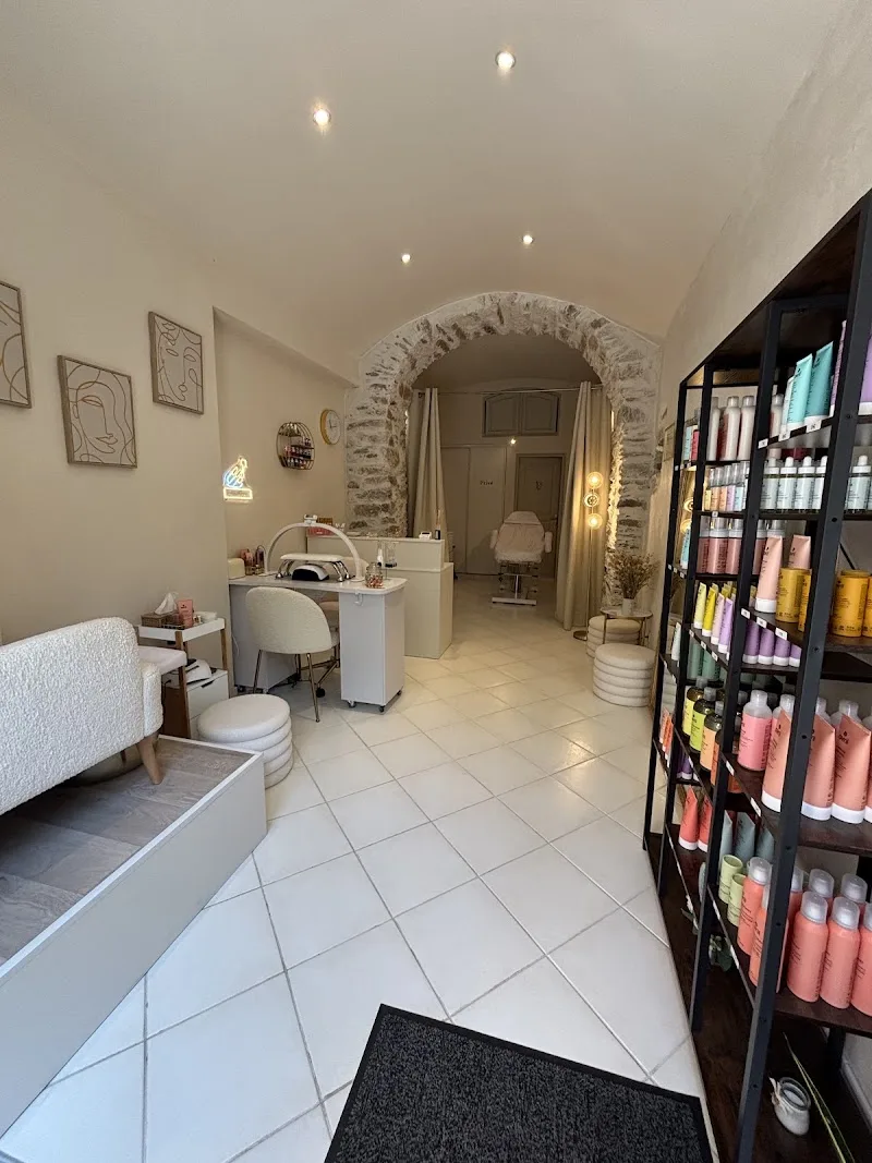 Bellissima - Onglerie Bastia - Photo de couverture - OneBooking