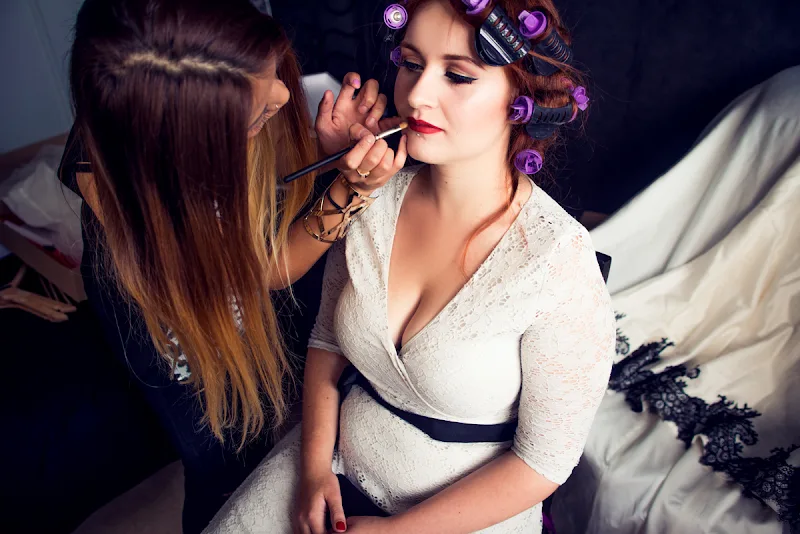 ALINE L. MAKEUP ARTIST Maquilleuse professionnelle LYON - Maquillage Grenoble - Photo de couverture - OneBooking