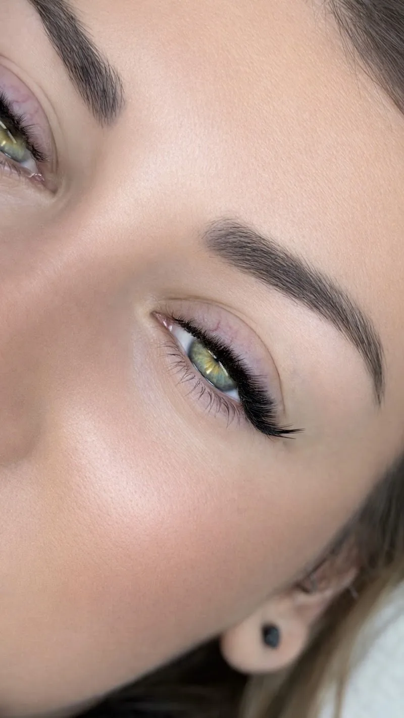 Extensions de cils Dijon - million lashes by Lucia