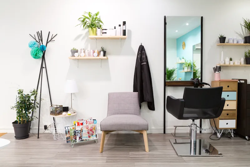 Brune - Coiffure Lyon - Photo de couverture - OneBooking