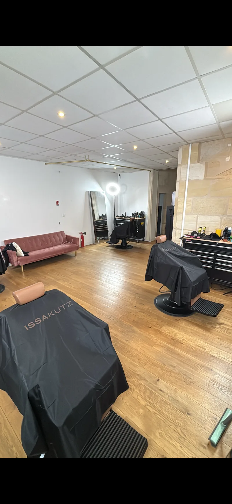Issakutz - Barbier Bordeaux - Photo de couverture - OneBooking