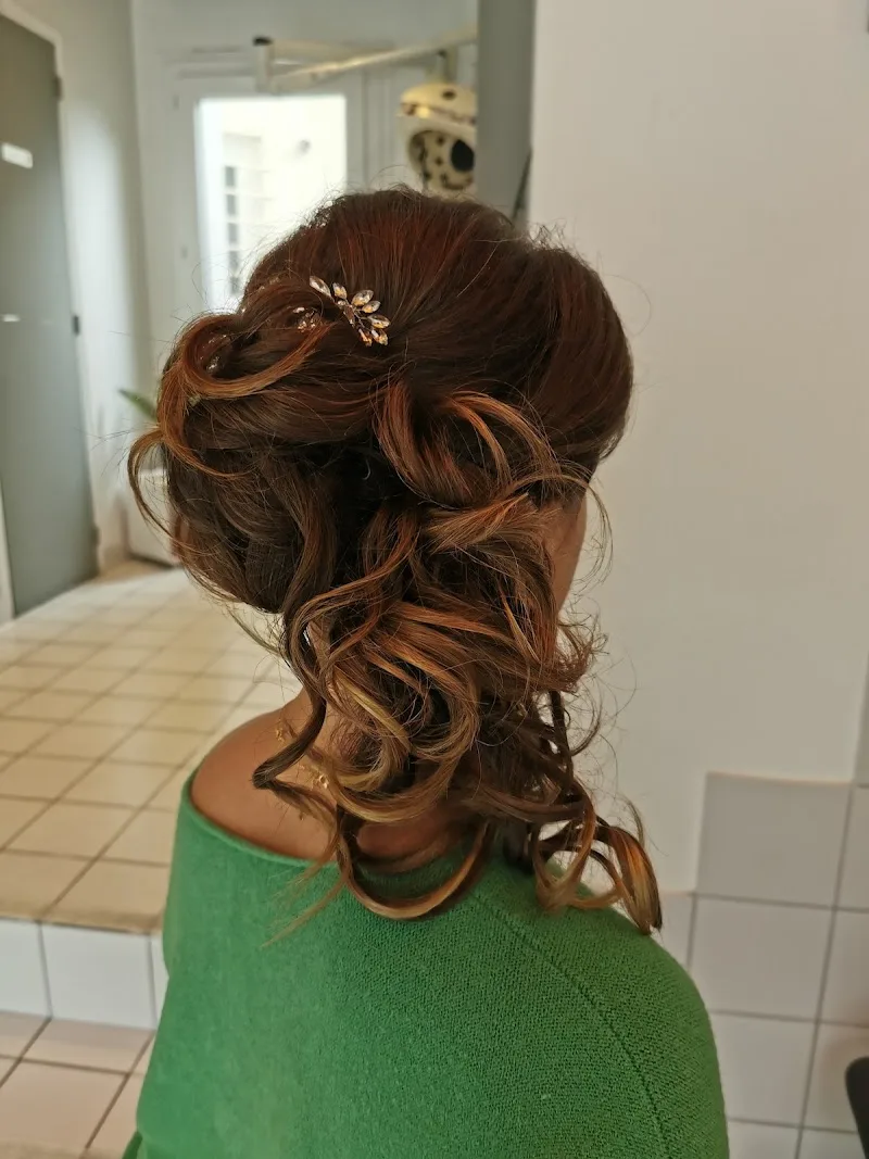 DIVINE HAIR