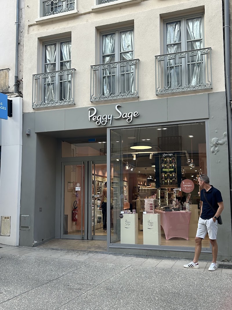 Peggy Sage Dijon - Maquillage Dijon - Photo de couverture - OneBooking