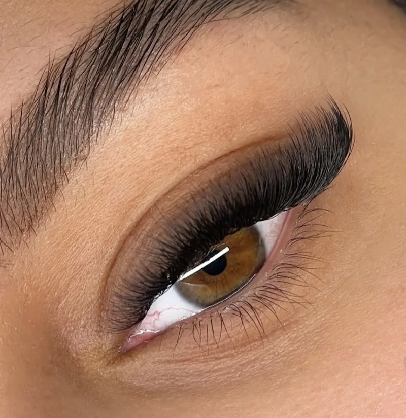 Dolce Guardo by ornella cils - Sourcils & cils Lyon - Photo de couverture - OneBooking