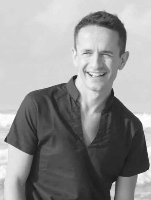 Mobile Massage Cannes - Yannick Paillet Masseur à domicile I Méthode Renata França