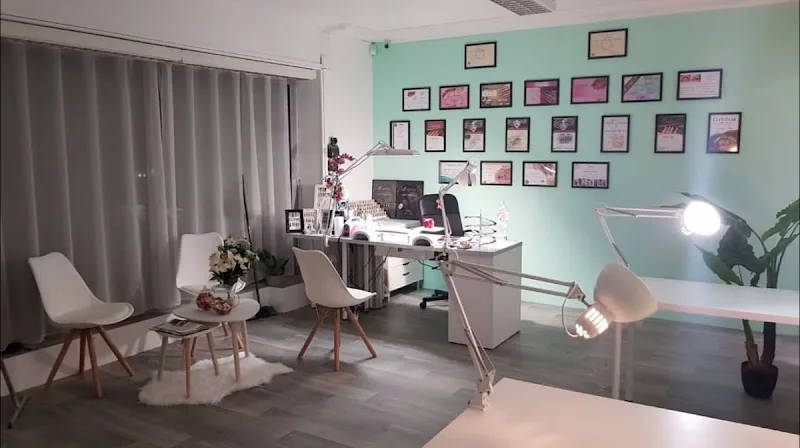 Delphine's Nails - Onglerie Reims - Photo de couverture - OneBooking