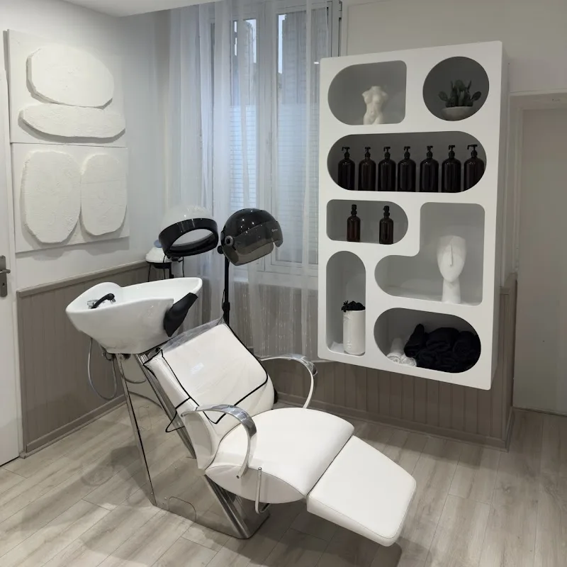 Zeina studio - Sourcils & cils Reims - Photo de couverture - OneBooking