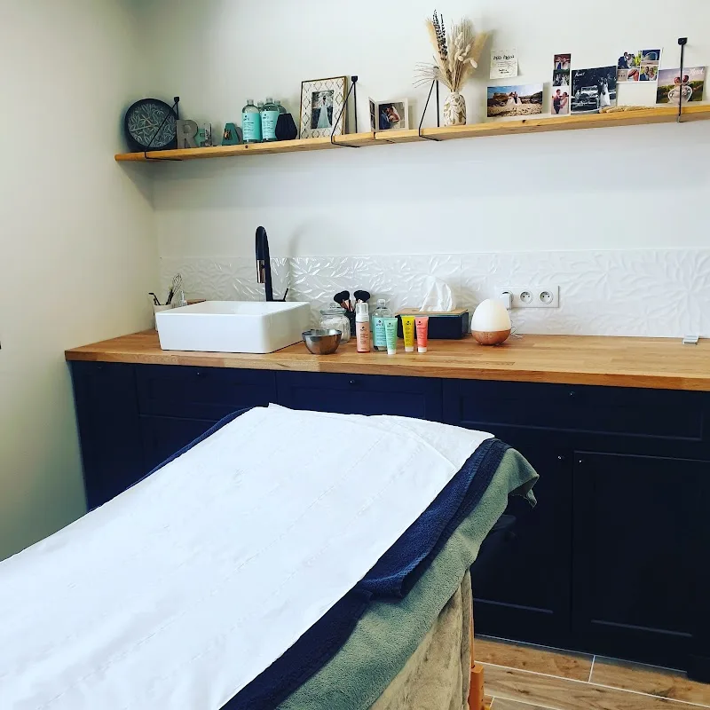 Le Boudoir de Jessica -Esthéticienne -Prothésiste ongulaire - Maquillage La Rochelle - Photo de couverture - OneBooking