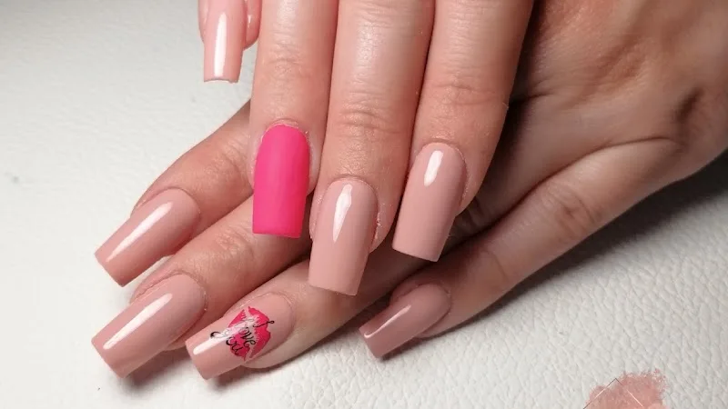 C'Ongles & Cils - Onglerie La Rochelle - Photo de couverture - OneBooking