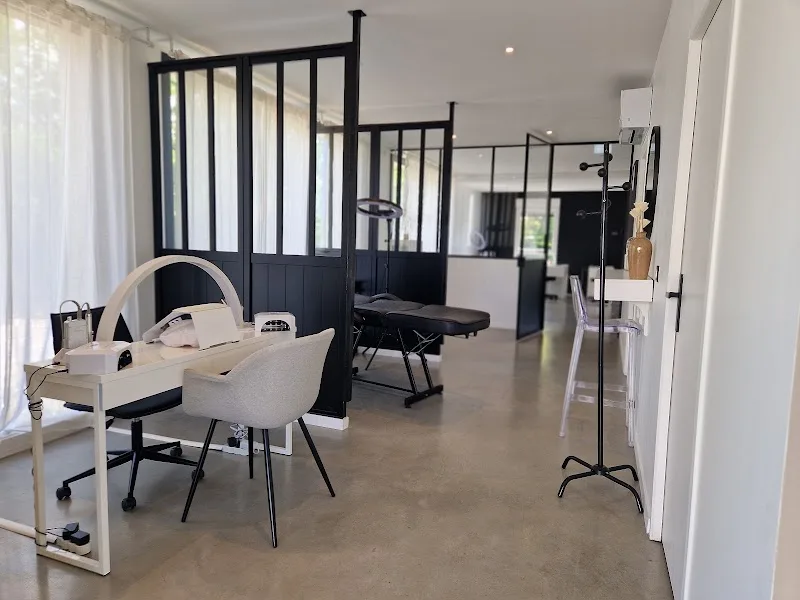 BLOMMIE - Institut de beauté & Centre de formation - Onglerie Bayonne - Photo de couverture - OneBooking