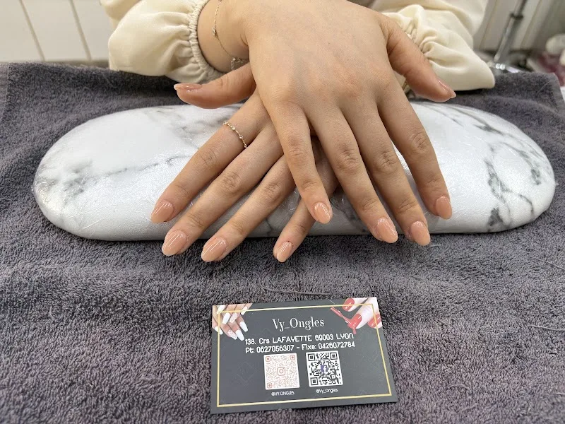 Vy ongles