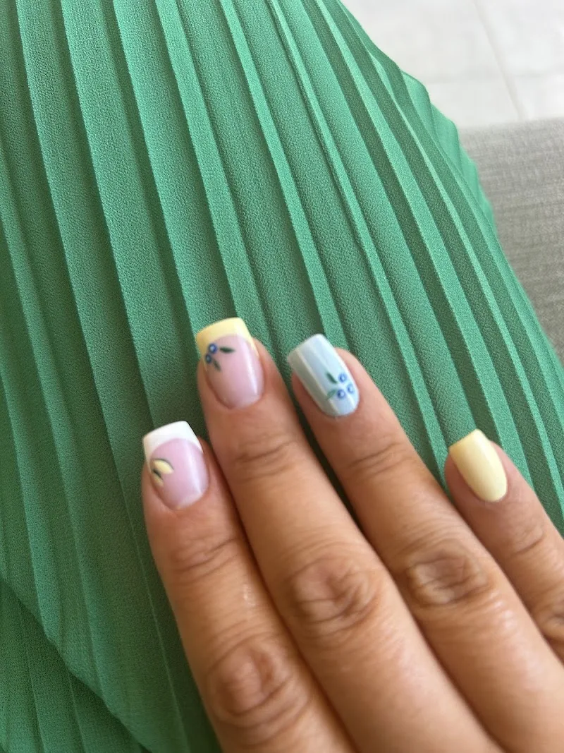Les ongles de Charlotte - Onglerie Rennes - Photo de couverture - OneBooking
