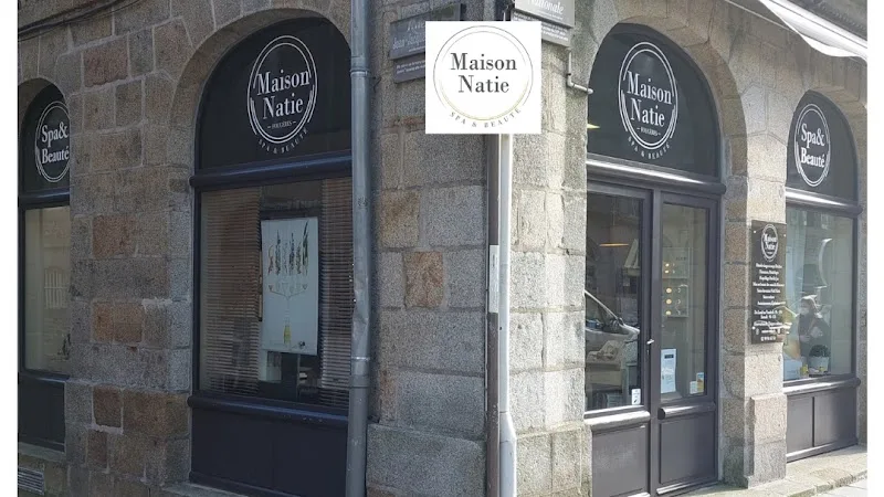 MAISON NATIE Fougères Phytomer-Paul&Joe-Harcourt-Revitalash-TanTowel-NailMatic-Bachca-Nougatine-Beverlyhills formula - Coiffure Fougères - Photo de couverture - OneBooking