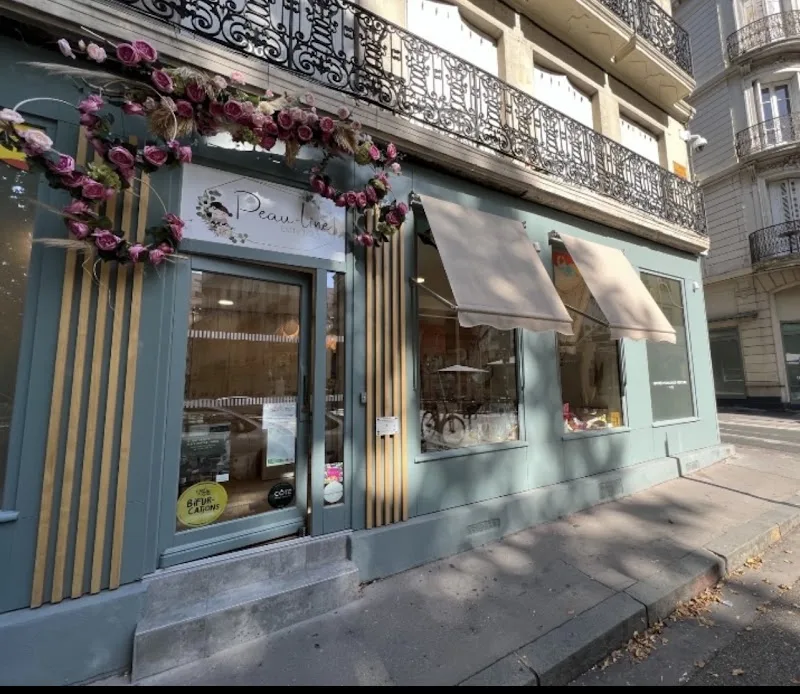 Peau-Line - Onglerie Saint-Étienne - Photo de couverture - OneBooking