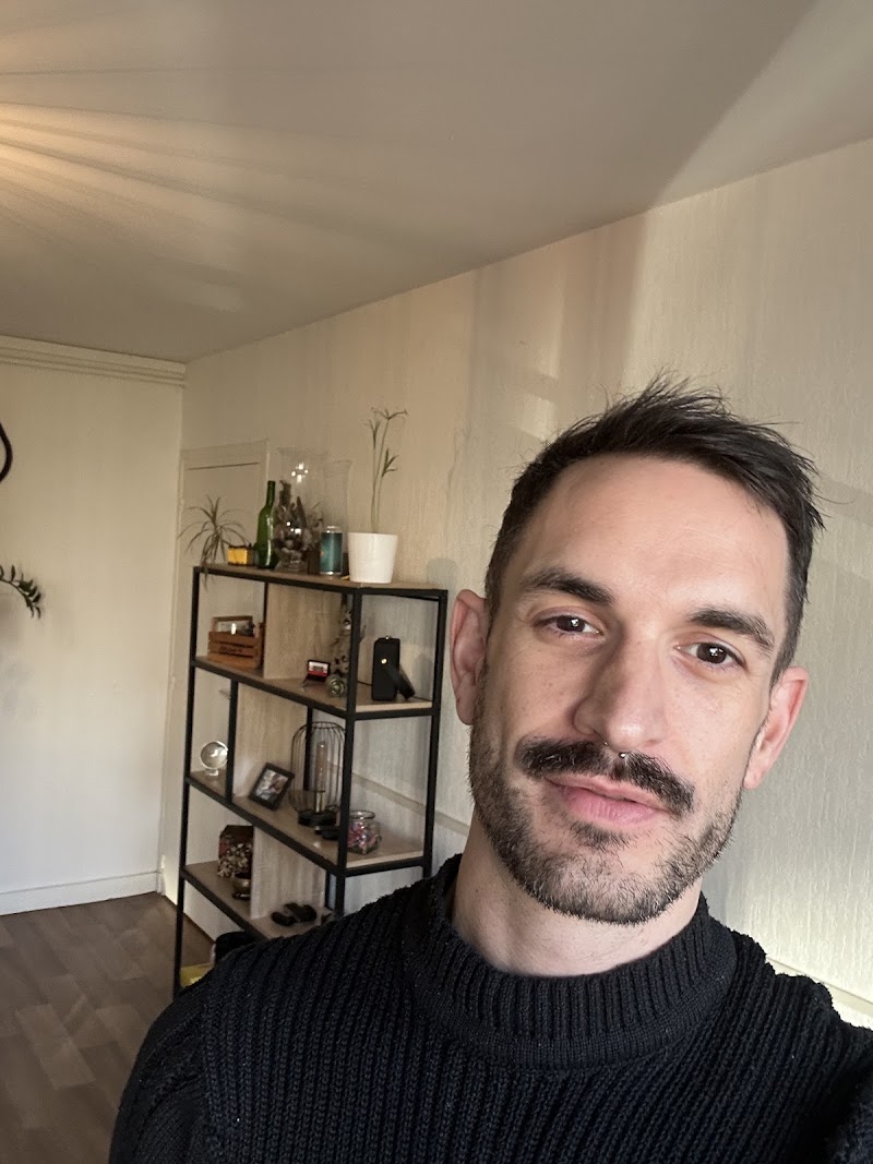 Quintessence Lamoure Florian - thérapie énergétique - massothérapeute M5C à Angers - masseur intuitif homme