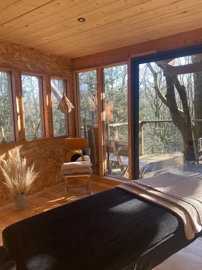 Les sens du monde : soins et massages bien-être, massages du monde, massages en duo et réflexologie plantaire - Massage Bayonne - Photo de couverture - OneBooking