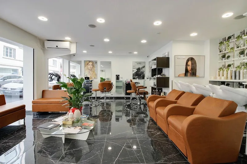 Julie Borne Coiffure Création - Coiffure Lyon - Photo de couverture - OneBooking