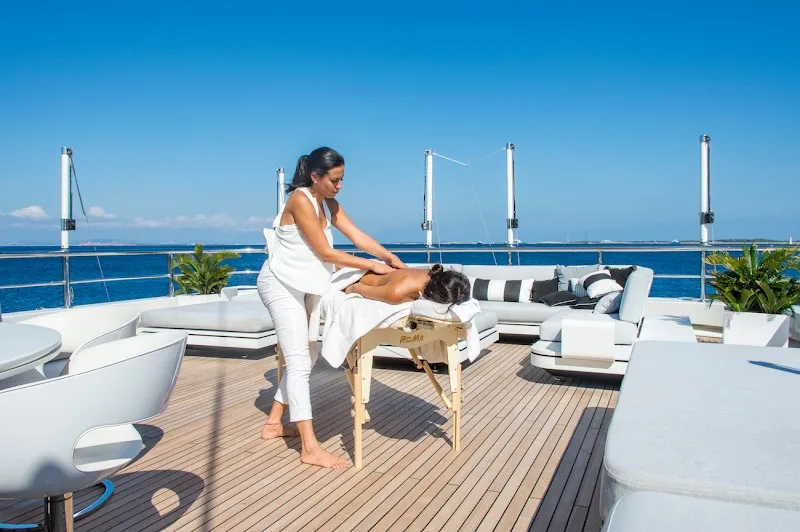 AZUR WELLNESS ARTISTS