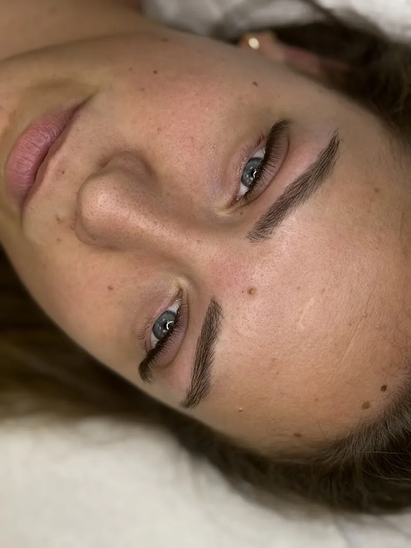 Grâce Beauty - Sourcils & cils Rennes - Photo de couverture - OneBooking