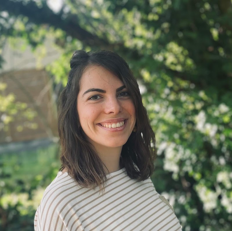 Justine Meu, Socio-esthéticienne et praticienne massages bien-être chez Mainslumineuses