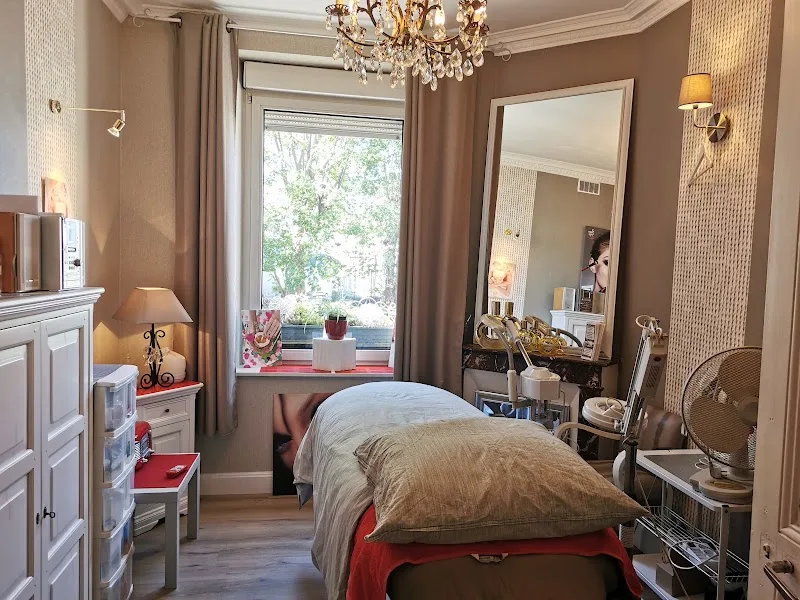 Charme Et Beaute - Nancy - Onglerie Nancy - Photo de couverture - OneBooking