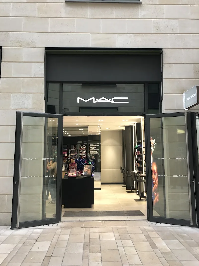 MAC Cosmetics - Maquillage Bordeaux - Photo de couverture - OneBooking