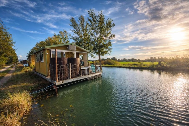 Cottage flottant insolite spa jacuzzi privatif près Dijon
