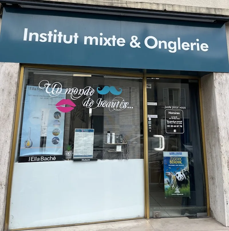 Un monde de beautés - Onglerie Orléans - Photo de couverture - OneBooking