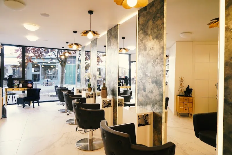 expression Libre - Coiffure Rennes - Photo de couverture - OneBooking