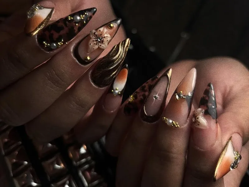 Blushmarine : nail artist , strass dentaire, maquilleuse & coiffeuse studio - Onglerie Besançon - Photo de couverture - OneBooking