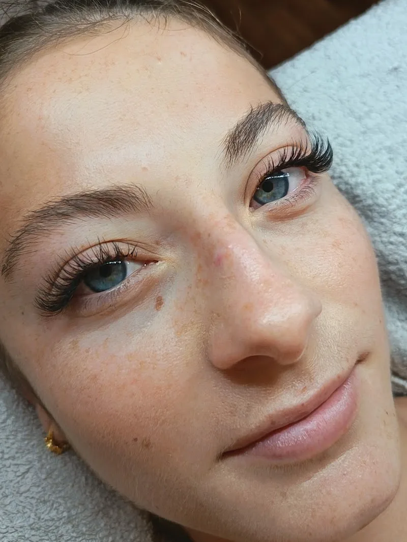 Cils vous plaît mesdames, Extensions de cils, Rehaussement - Sourcils & cils Poitiers - Photo de couverture - OneBooking